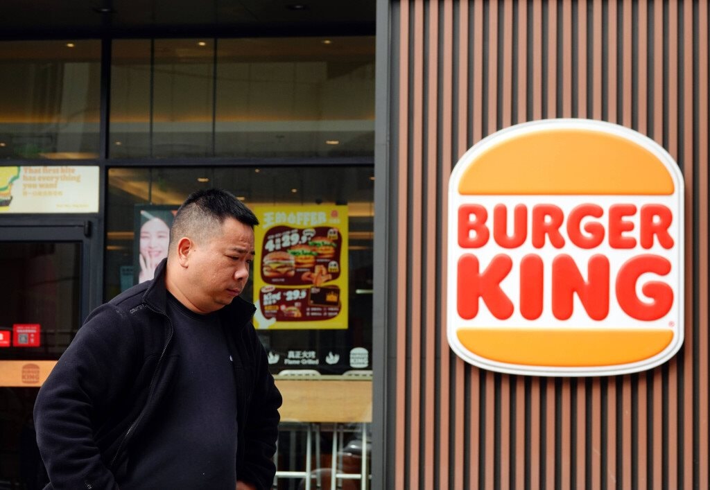 Sau Starbucks, đến lượt một chuỗi nhà hàng nổi tiếng bán mình ở Trung Quốc