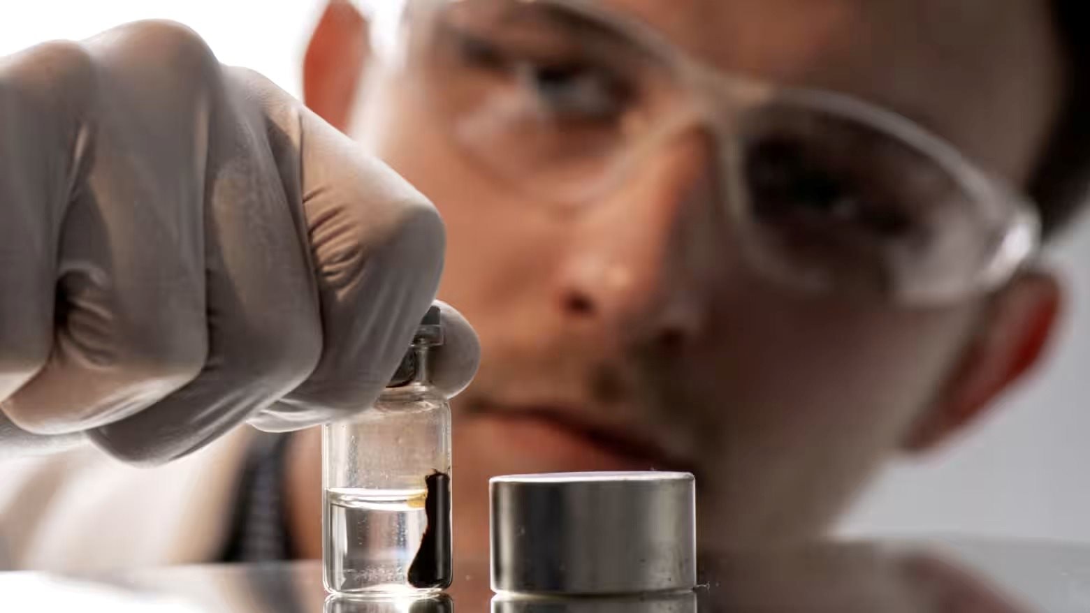 Lo sợ 1 triệu việc làm bị thổi bay, nền kinh tế lớn thứ 3 thế giới tìm cách tái chế đất hiếm nhưng ‘mọi thứ đều bị Trung Quốc bao vây’