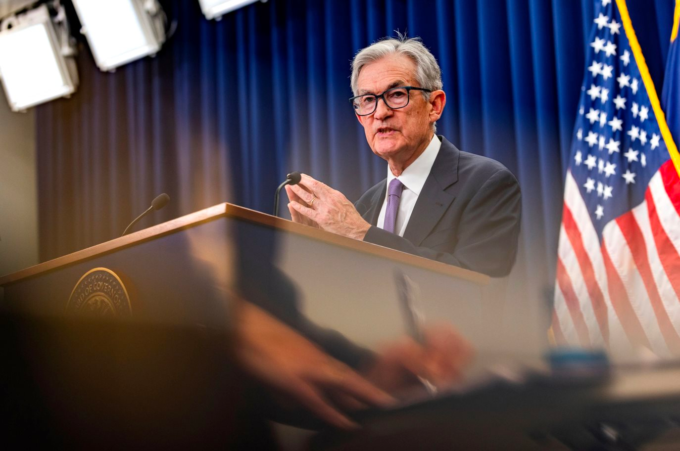 Fed gặp bất ổn