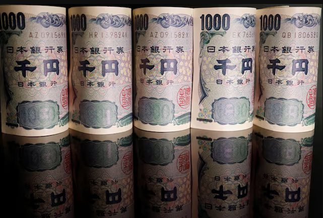 Đồng yên Nhật chạm mức thấp kỷ lục so với euro khi Thủ tướng ủng hộ chính sách tăng lãi suất thận trọng