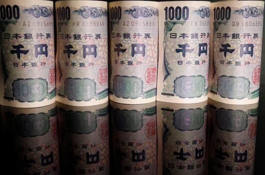 Yên Nhật giảm xuống mức thấp kỷ lục so với euro khi Thủ tướng Nhật kêu gọi tăng lãi suất chậm