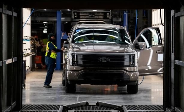 Tesla, Ford đau đầu vì tồn nhiều xe điện hạng sang