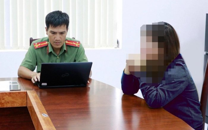 Vừa quen bạn trai mới, người phụ nữ ở Hà Nội chuyển khoản luôn 100 triệu đồng, sau đó báo công an