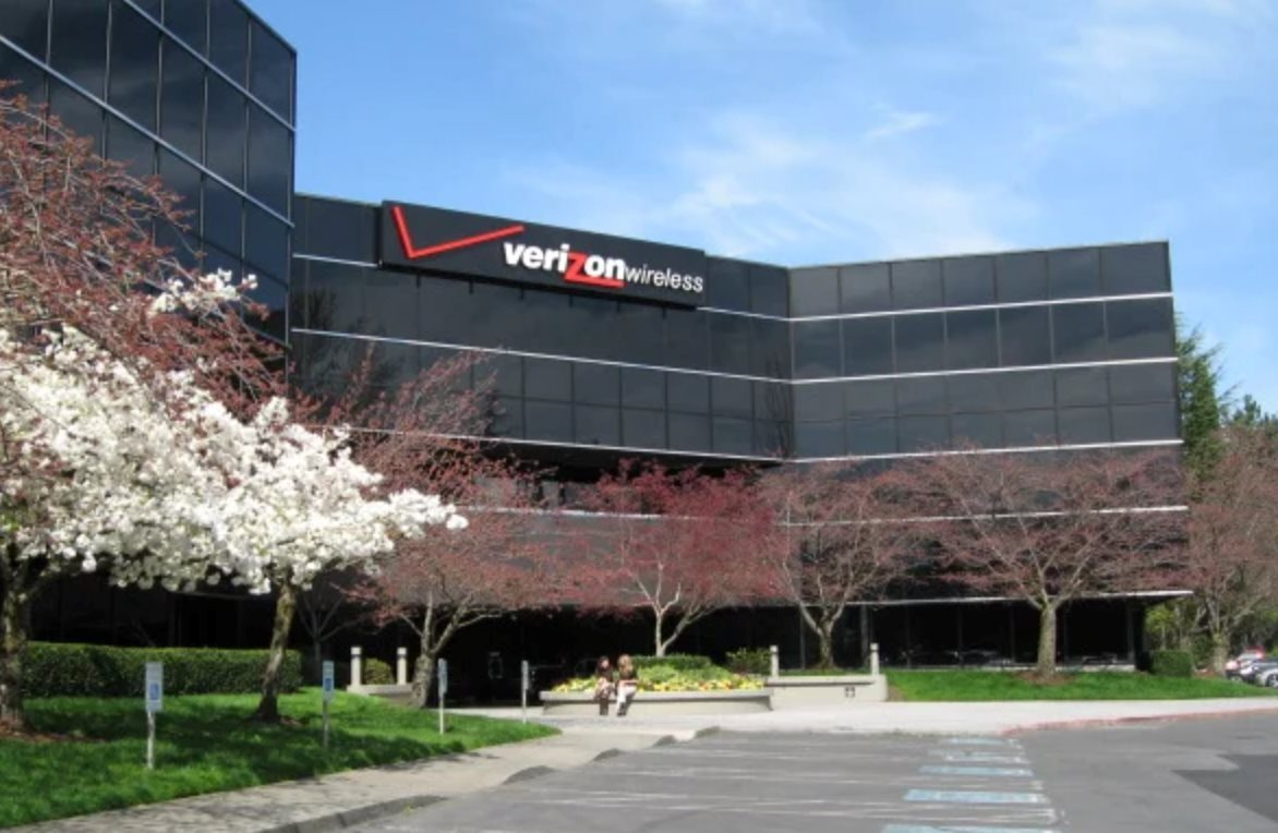 Một nhà mạng viễn thông lớn vừa cắt giảm 15.000 nhân sự vì doanh số thuê bao trả sau thấp báo động 