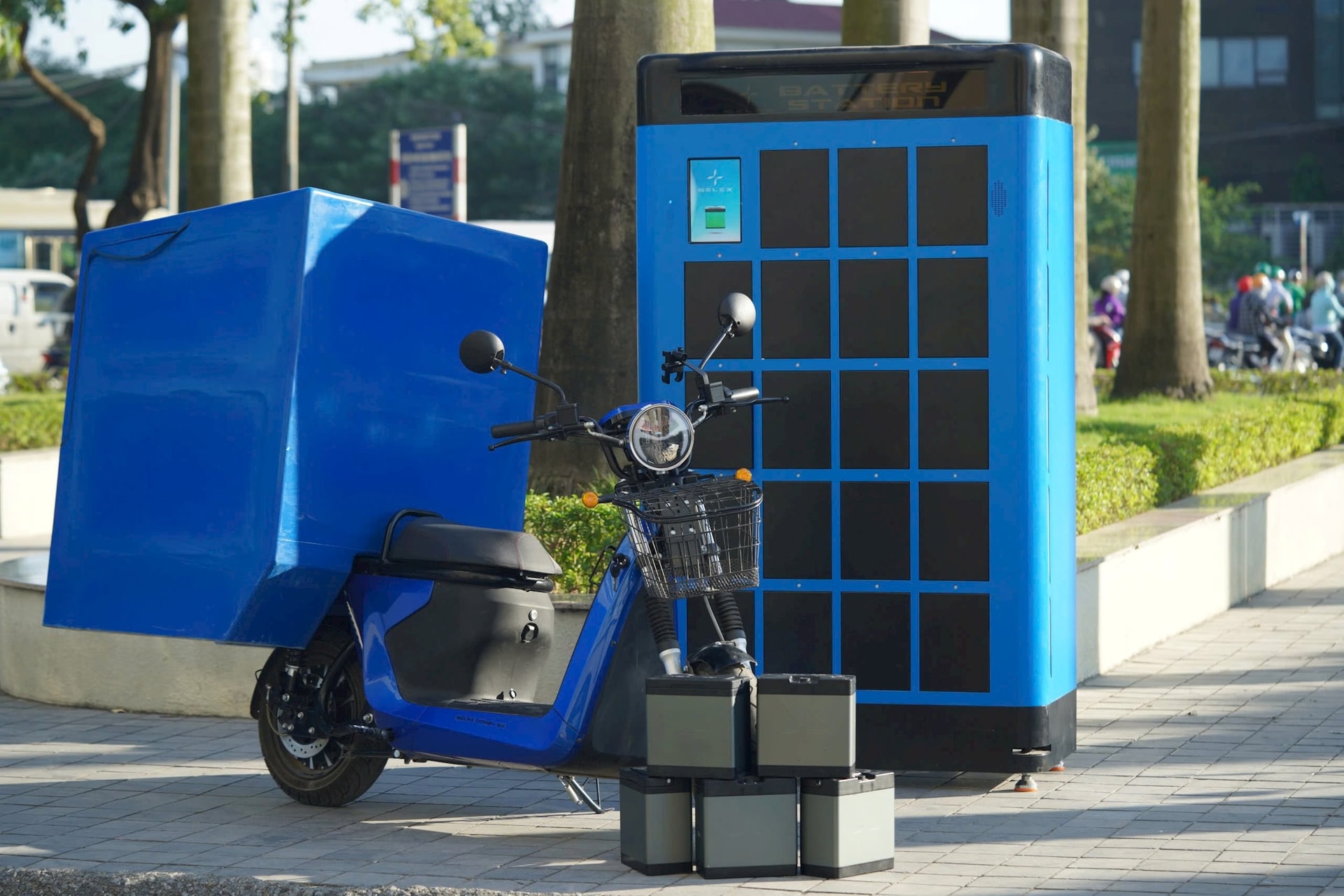 Trạm đổi pin xe điện đầu tiên ở Việt Nam: Làm bằng gỗ, màn hình máy tính cũ, 'quẹt thẻ' bằng Bằng lái xe, nay đã cán mốc 1 triệu lượt đổi