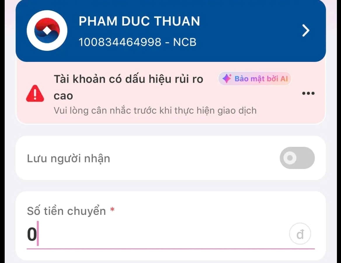 Đang định chuyển tiền vào tài khoản ngân hàng cho shipper, một dòng bất thường trên MoMo khiến cô gái "quay xe" khẩn cấp