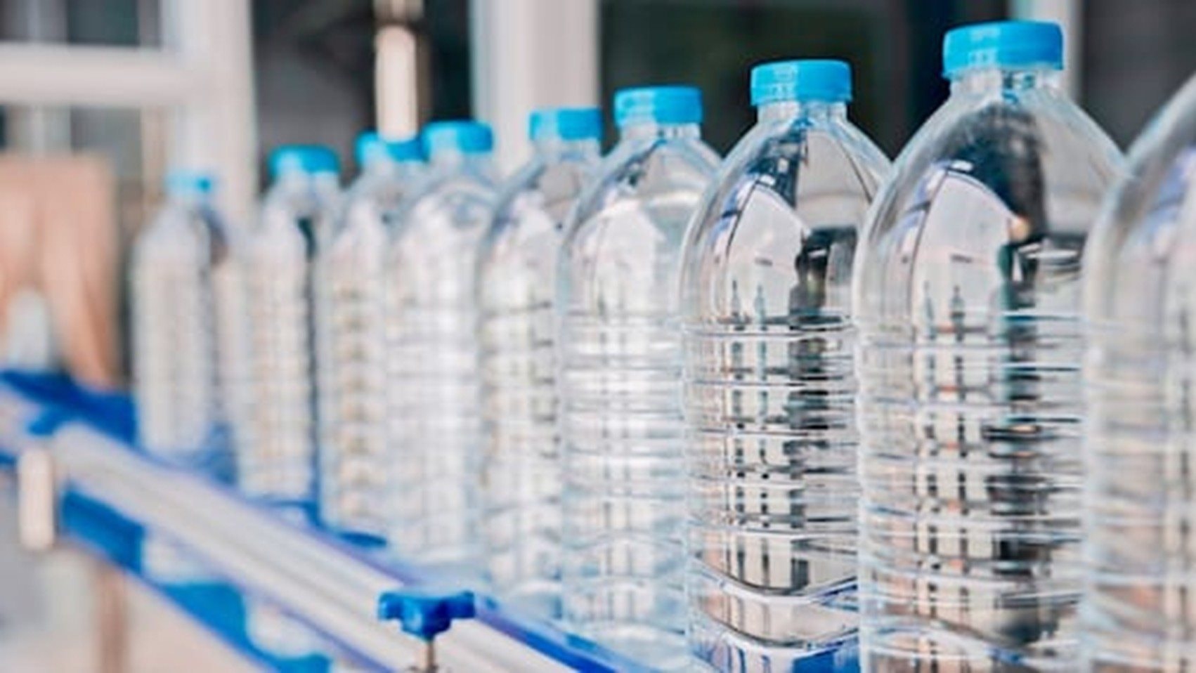 Đột kích một nhà kho, công an triệt phá đường dây sản xuất nước lọc giả quy mô lớn - chủ sở hữu là con trai Cựu Chủ tịch Hội đồng thành phố