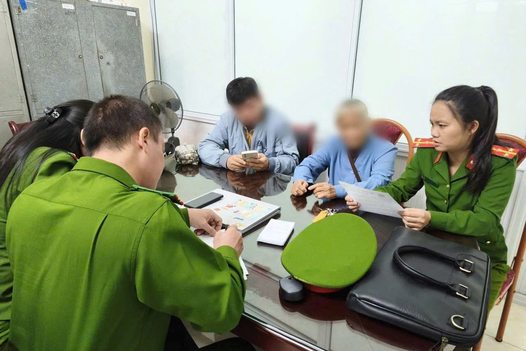 Ngay trước ngày 20/11, người giáo viên về hưu rút 239 triệu đồng tiền tiết kiệm ở ngân hàng Kiên Long: Công an phường tìm gặp người con trai