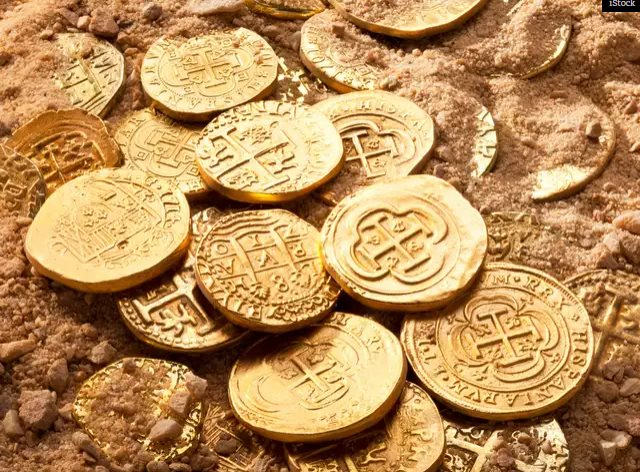 Đào sân sau để xây bể bơi, người đàn ông bất ngờ phát hiện 5 thỏi vàng trị giá hơn 20 tỷ đồng, có đầy đủ số series truy xuất nguồn gốc