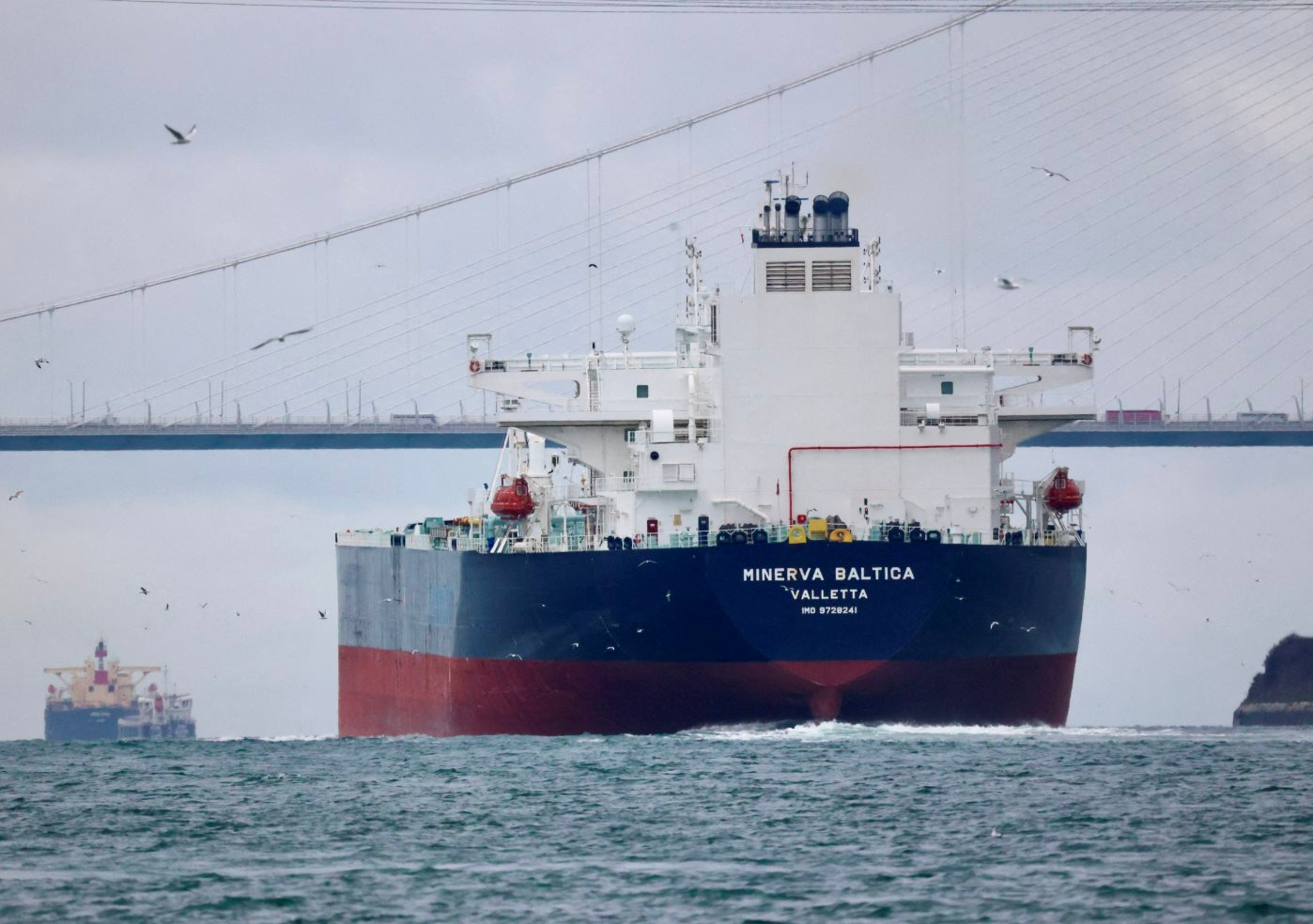 Gần 50 triệu thùng dầu Nga 'trôi nổi' trên biển: Chuyện gì đang xảy ra?