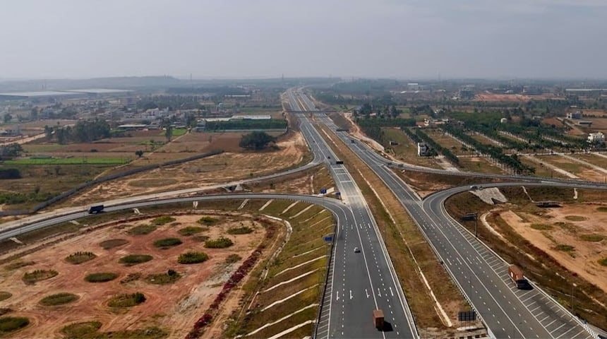 Đột kích 15 địa điểm, triệt phá đường dây làm giả giấy tờ chiếm đoạt đất công, tịch thu vàng thỏi trị giá hơn 2 tỷ đồng cùng hơn 4 tỷ đồng tiền mặt, phong tỏa 22 tỷ đồng cổ phiếu 