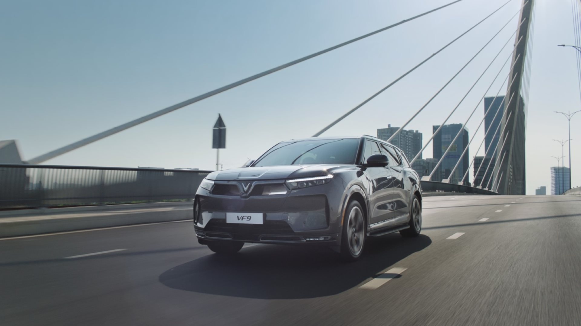 VinFast bán hơn 110.000 xe chỉ trong 9 tháng, doanh thu tăng vọt