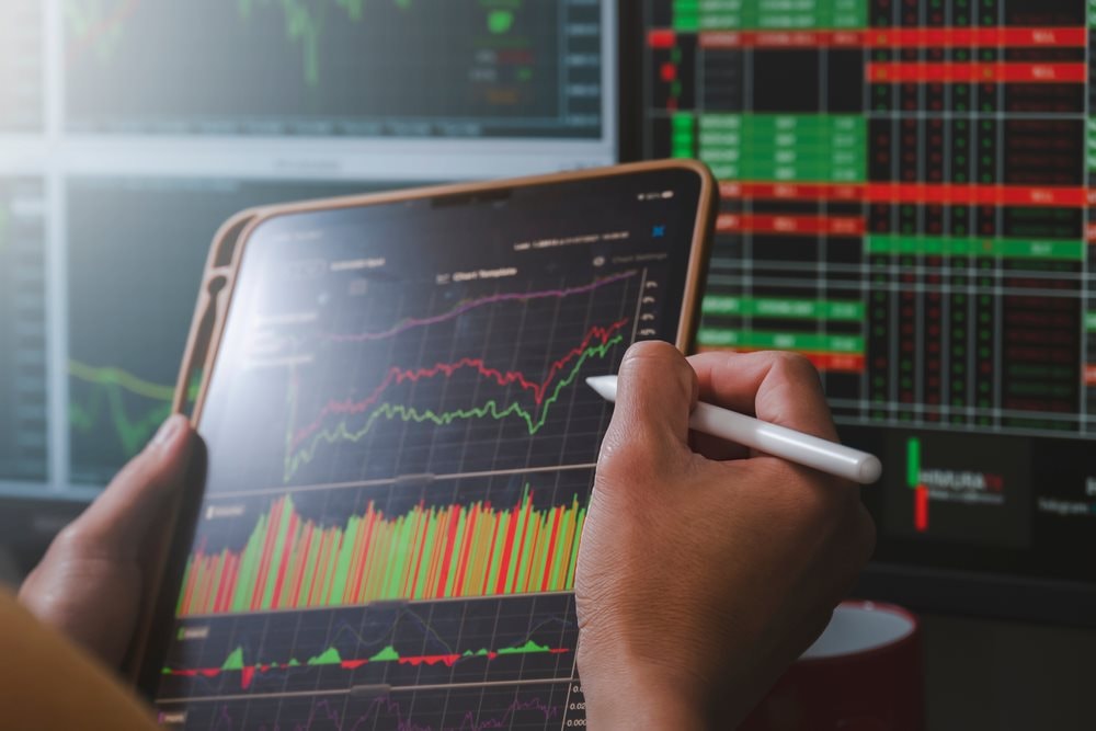 Ngược dòng, cổ phiếu VJC và GEE tăng trần trong ngày thị trường “chìm” trong sắc đỏ