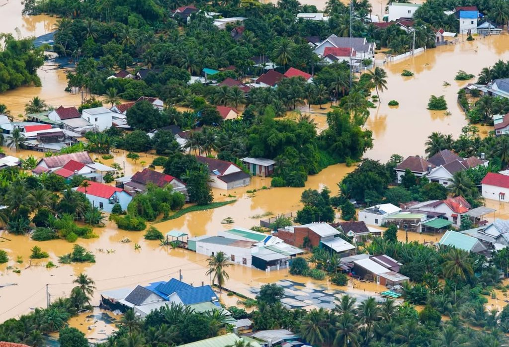 Bộ Tài chính đề nghị doanh nghiệp bảo hiểm thực hiện bồi thường nhanh chóng theo quy định với khách hàng thiệt hại do mưa lũ tại Nam Trung Bộ