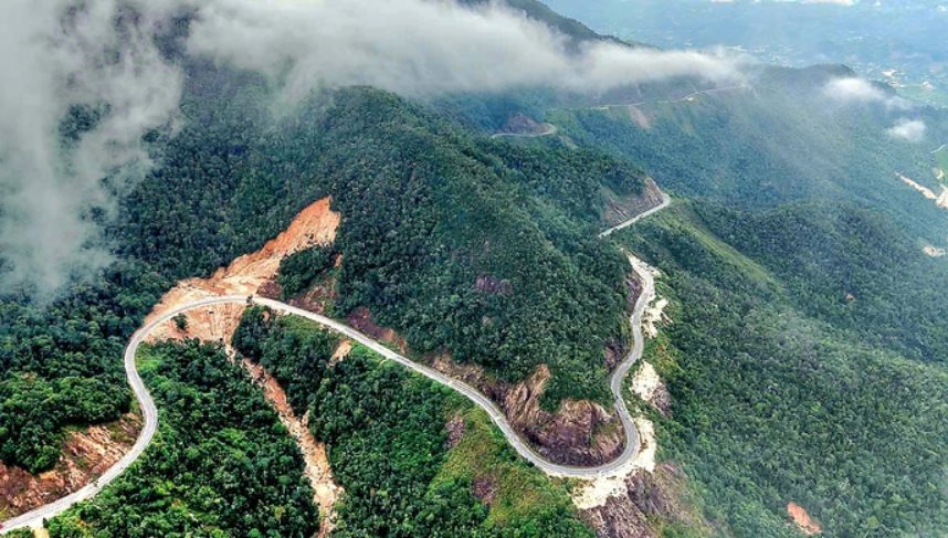 Việt Nam có 1 con đường “nối biển và hoa”, cao tới 1.700m: Chỉ những tài xế vững tay nhất mới dám đi