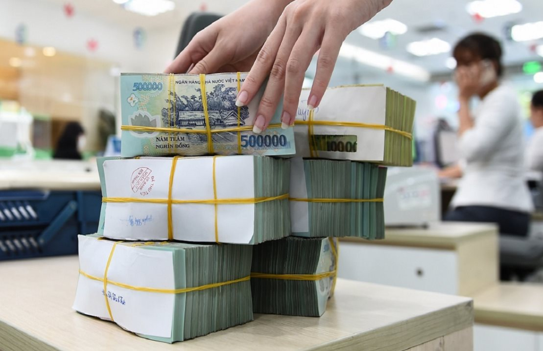 Thanh khoản chịu sức ép, lãi suất qua đêm tăng lên 6,5%/năm