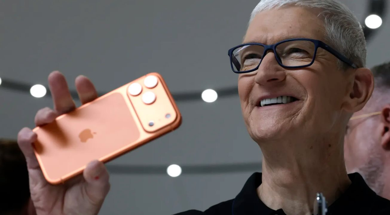 Lần đầu tiên sau 14 năm, Apple vượt Samsung về sản lượng điện thoại