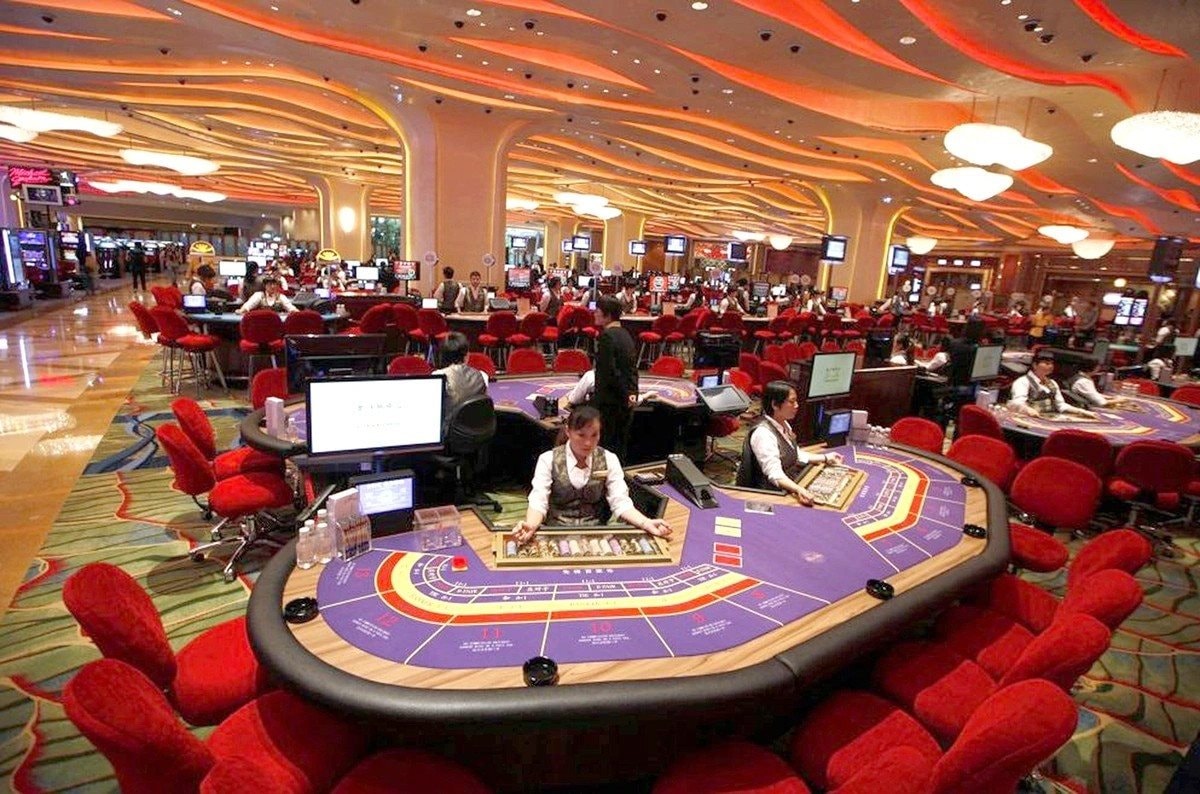 Muốn vào chơi casino, người Việt cần có thu nhập từ 10 triệu đồng