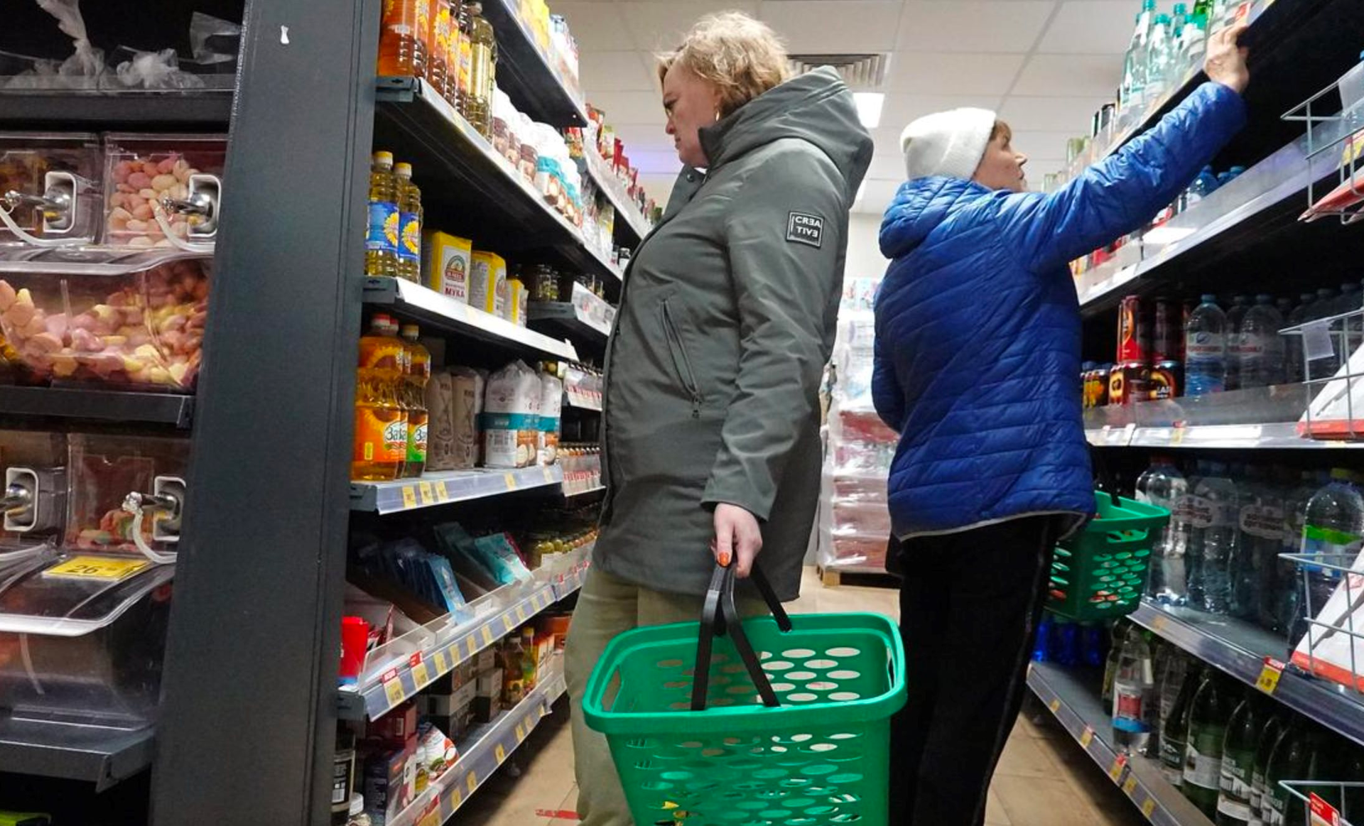 Kinh tế Nga bắt đầu lộ dấu hiệu 'báo động'?: Tăng trưởng GDP tụt dốc, người dân 'thắt lưng buộc bụng', hàng loạt ngành sản xuất, xuất khẩu trì trệ