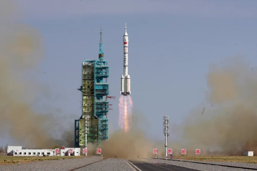 2025-04-24t130336z-340969415-rc274ea1aagq-rtrmadp-3-space-exploration-china-shenzhou.png