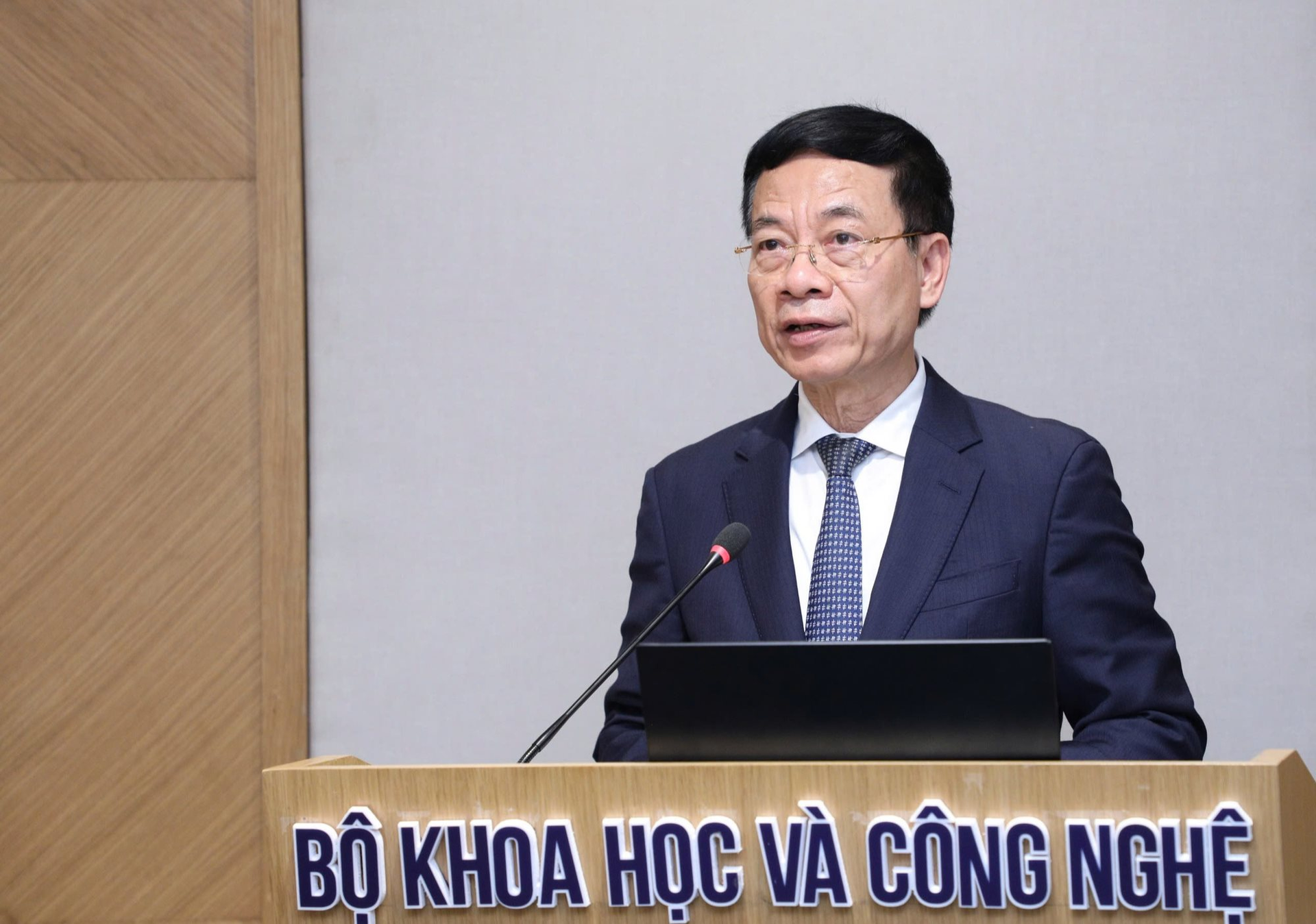 Bộ trưởng Nguyễn Mạnh Hùng: Nếu cán bộ xã thụ động chờ cấp trên cầm tay chỉ việc, chúng ta sẽ không bao giờ theo kịp thực tiễn đang thay đổi từng ngày