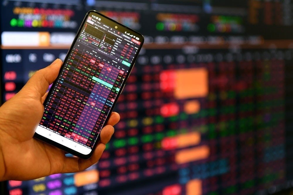 VN-Index vượt 1.700 điểm trong ngày thị trường “cạn” thanh khoản