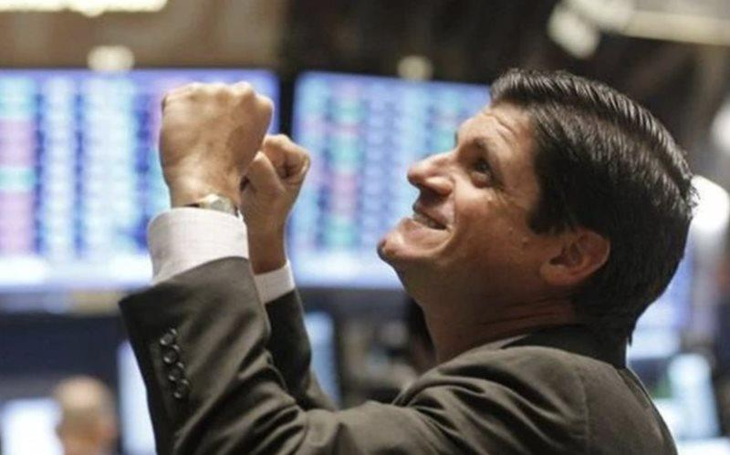 Phiên 3/12: Khối ngoại mua ròng kỷ lục, tung 3.400 tỷ "gom" cổ phiếu của tỷ phú Phạm Nhật Vượng 