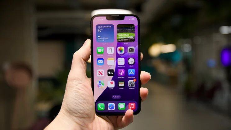 Kỳ lạ mẫu iPhone bị người Việt "bỏ rơi": Mới ra mắt vài tháng giá đã giảm 5 triệu, vậy mà vẫn không ai mua!
