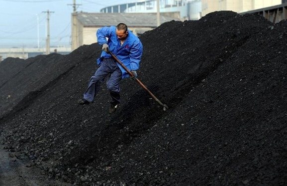 Cơn sốt 'vàng đen' trở lại sau 4 năm chạm đáy: 2 quốc gia chủ chốt BRICS tranh thủ gom hàng giữa lúc rét đậm, giá phục hồi mạnh