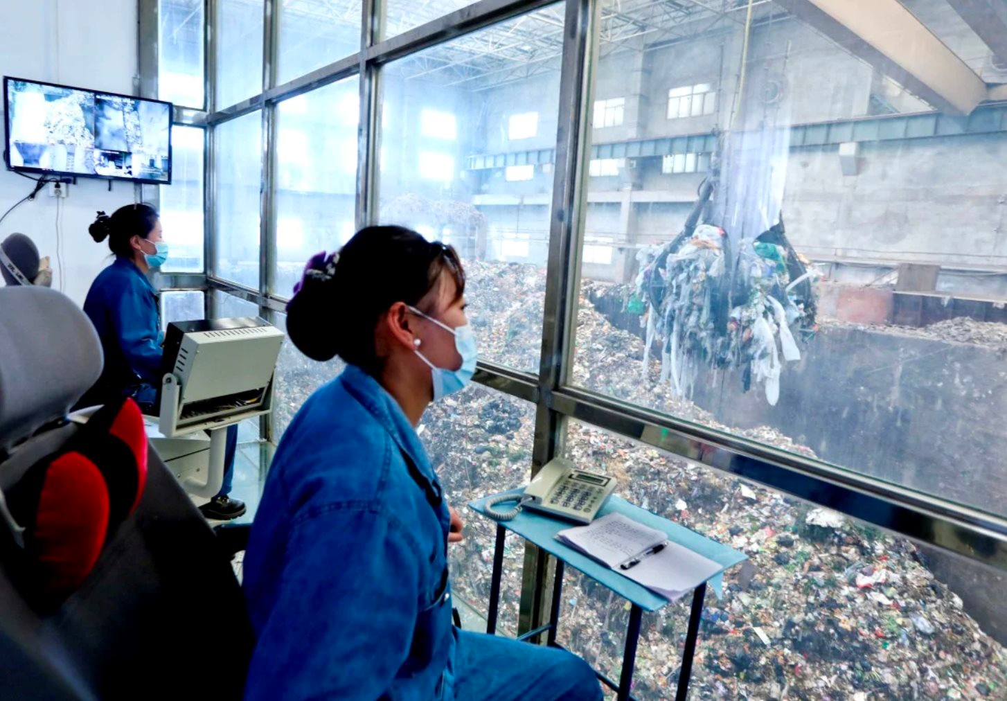 Kỳ lạ nền kinh tế 18.000 tỷ USD: Tỷ dân nhưng hết rác để đốt, phải 'săn lùng' rác ở khắp nơi trên thế giới