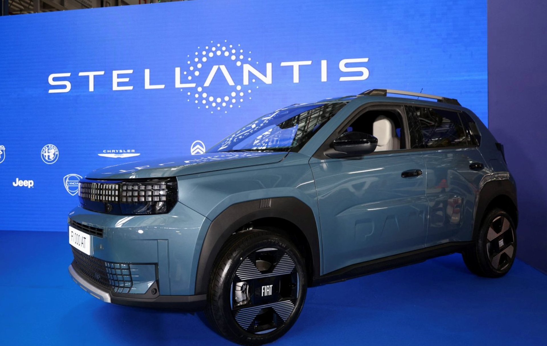 Một hãng xe vừa vi phạm hợp đồng hàng trăm triệu USD với chính phủ, số phận 3.000 nhân viên vô định 