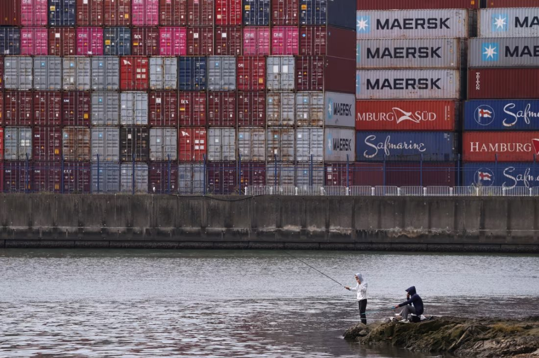 Lần đầu tiên trong lịch sử, thặng dư thương mại của Trung Quốc vượt 1 nghìn tỷ USD nhờ dịch chuyển dòng hàng từ Mỹ sang ĐNÁ, Châu Âu