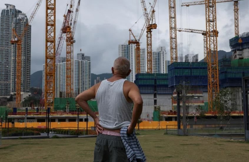 China Vanke - Tâm bão khủng hoảng BĐS Trung Quốc: Dòng tiền sắp âm, lỗ 4 tỷ USD trong chưa đầy 12 tháng, cổ đông lớn nhất cũng bó tay 