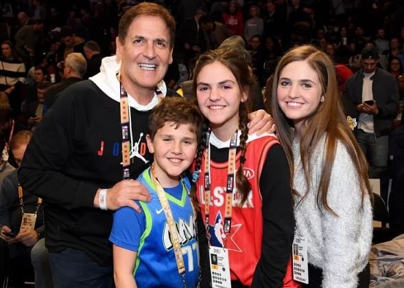 'Nể' cách Shark Mark Cuban dạy con: Phải tự nỗ lực để đạt điều mình muốn, cậu út mới 15 tuổi đã 'nghiện' kinh doanh giống cha