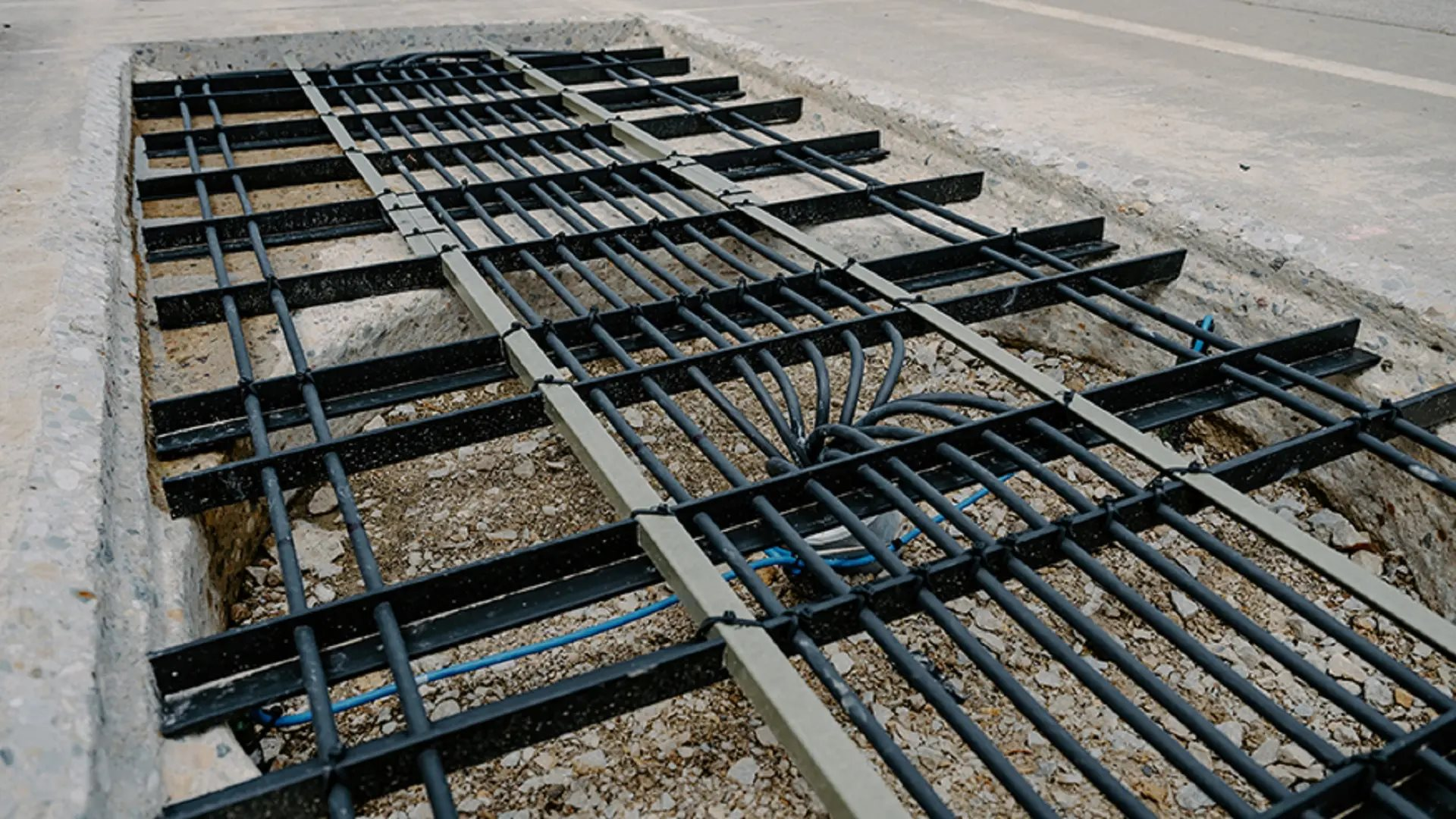 Phát minh có thể thay đổi tương lai ngành vận tải: xe điện vừa sạc vừa đi ở tốc độ 105 km/h, hệ thống pin nằm sâu dưới mặt đường cao tốc