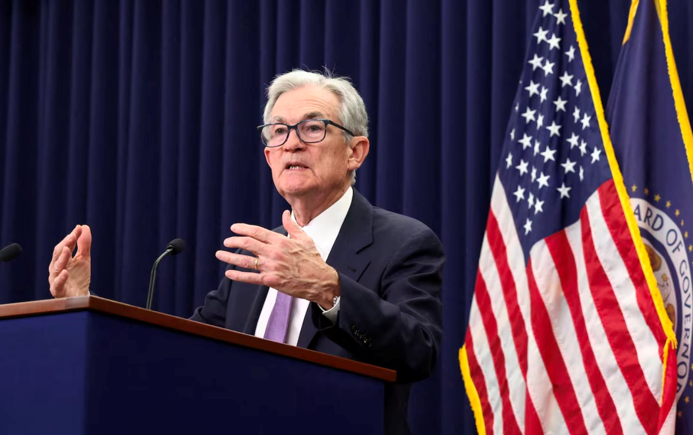 Fed 'đi trên dây'