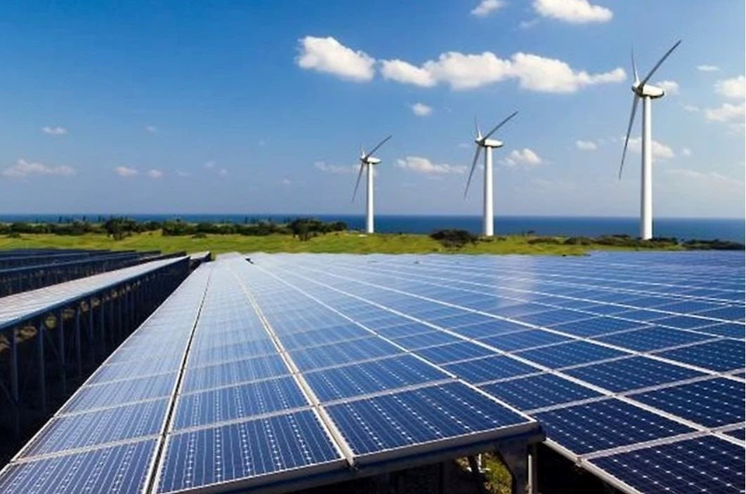 Xe điện chưa là gì, tỷ phú Phạm Nhật Vượng muốn đổ 3 tỷ USD xây VinWonders, Vinschool, Vinmec, làm điện mặt trời tại quốc gia đông dân nhất thế giới