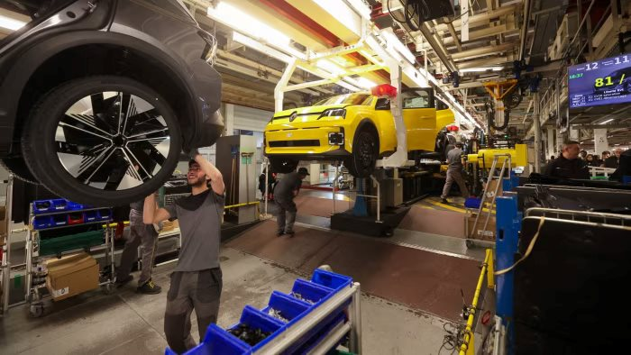 CEO Ford thốt lên: 'Chúng tôi đang trong cuộc chiến sinh tử', đưa ra quyết định lịch sử nhằm cạnh tranh với đối thủ Trung Quốc