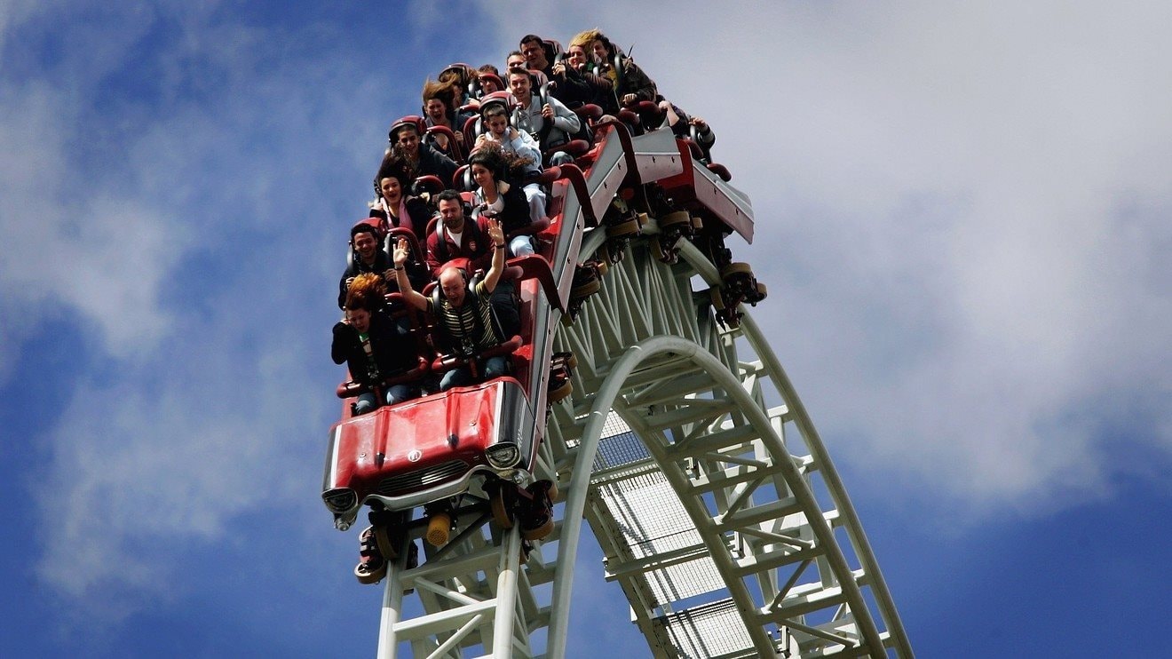 Chấm dứt tháng tăng phi mã "trần cứng" 14 phiên liên tiếp, một cổ phiếu "phi" từ trần xuống sàn, Chủ tịch HĐQT đăng ký thoái vốn ngay đỉnh