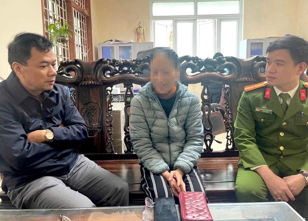 Người phụ nữ mang 150 triệu đồng đến ngân hàng để chuyển khoản từ thiện: Nhân viên Agribank phát hiện dấu hiệu lạ từ STK, mời công an vào cuộc