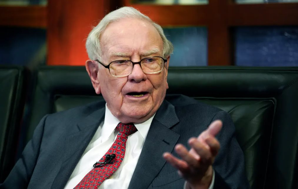 Đế chế Berkshire Hathayway trị giá 1.000 tỷ USD rung lắc dữ dội vài tuần trước khi Warren Buffet chính thức nghỉ hưu sau 60 năm điều hành