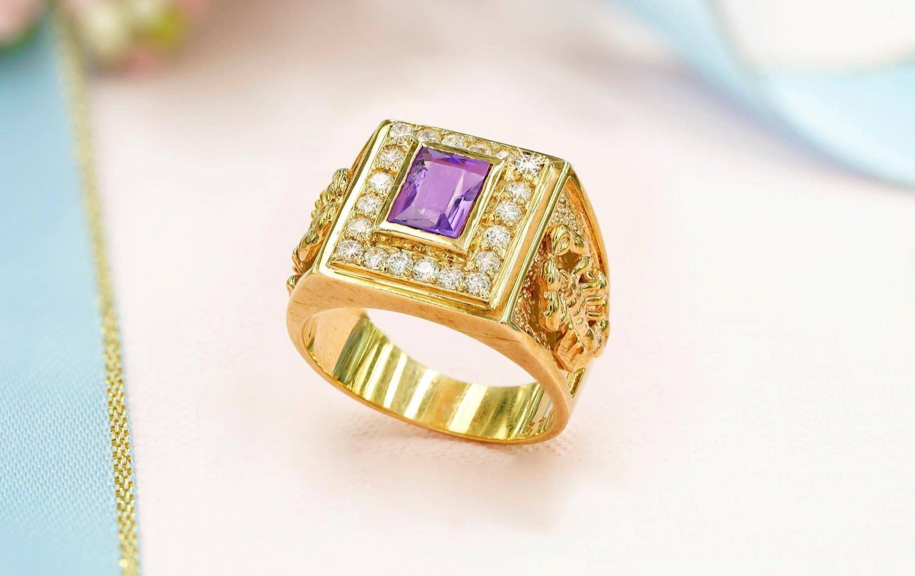 Giá vàng thế giới lên sát đỉnh lịch sử, vàng trong nước diễn biến ra sao?