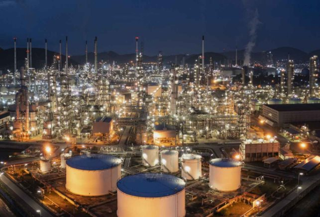 Khoan sâu dưới đáy biến, phát hiện 9 giếng dầu khổng lồ: Trữ lượng hơn 600 triệu thùng, chủ sở hữu là quốc gia chưa từng khai thác dầu
