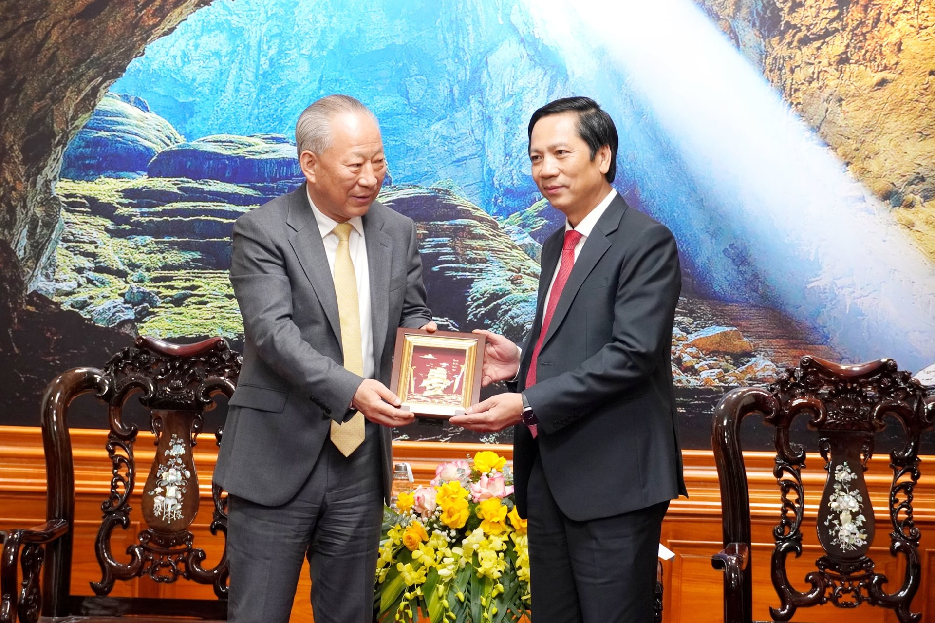 Tập đoàn Xây dựng Thái Bình Dương của Trung Quốc đã ký hợp tác với Hà Nội để xây metro số 5 Văn Cao - Hòa Lạc 74.000 tỷ, muốn đầu tư vào Quảng Trị