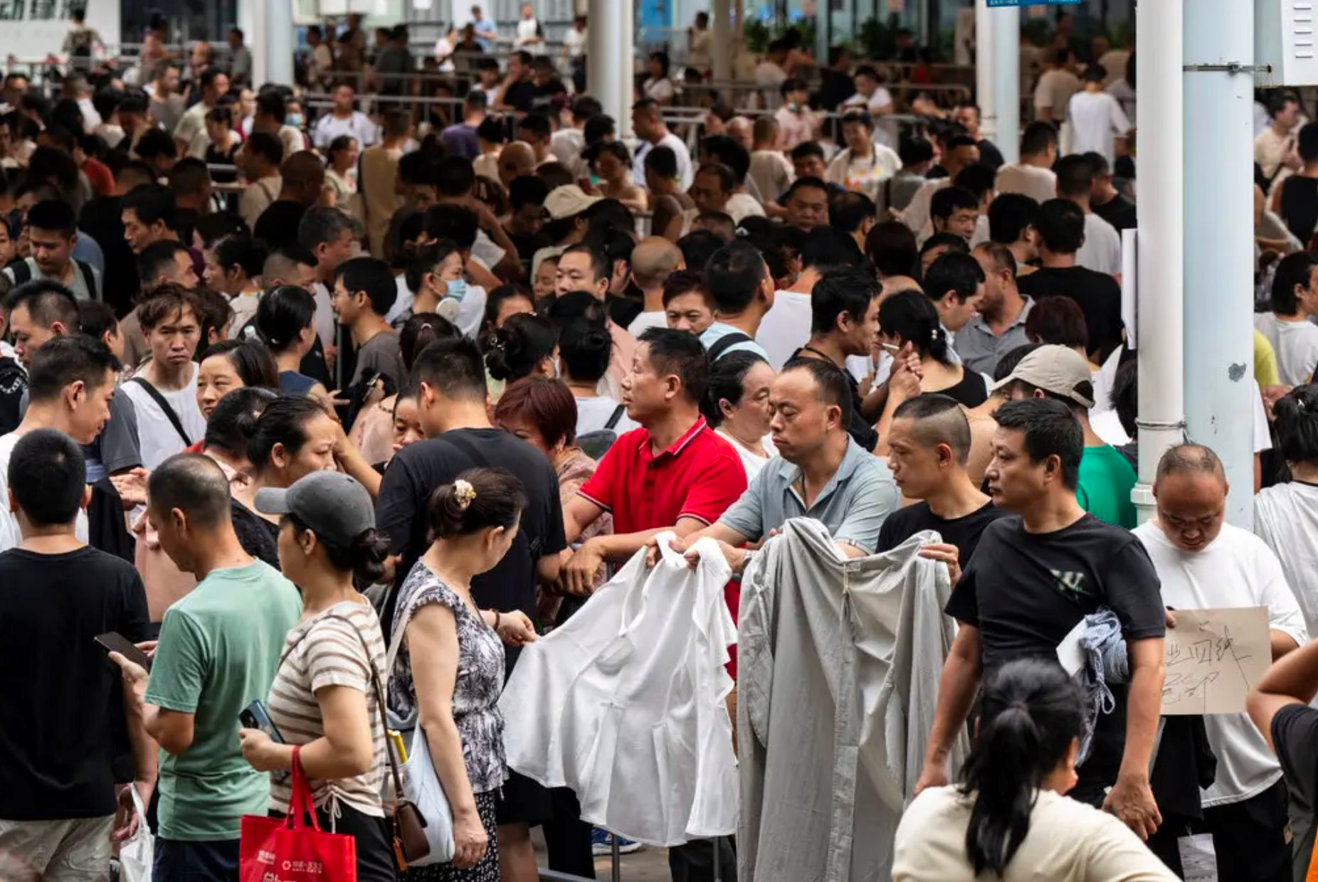 Kinh tế Trung Quốc xáo trộn chưa từng có trong gần 50 năm