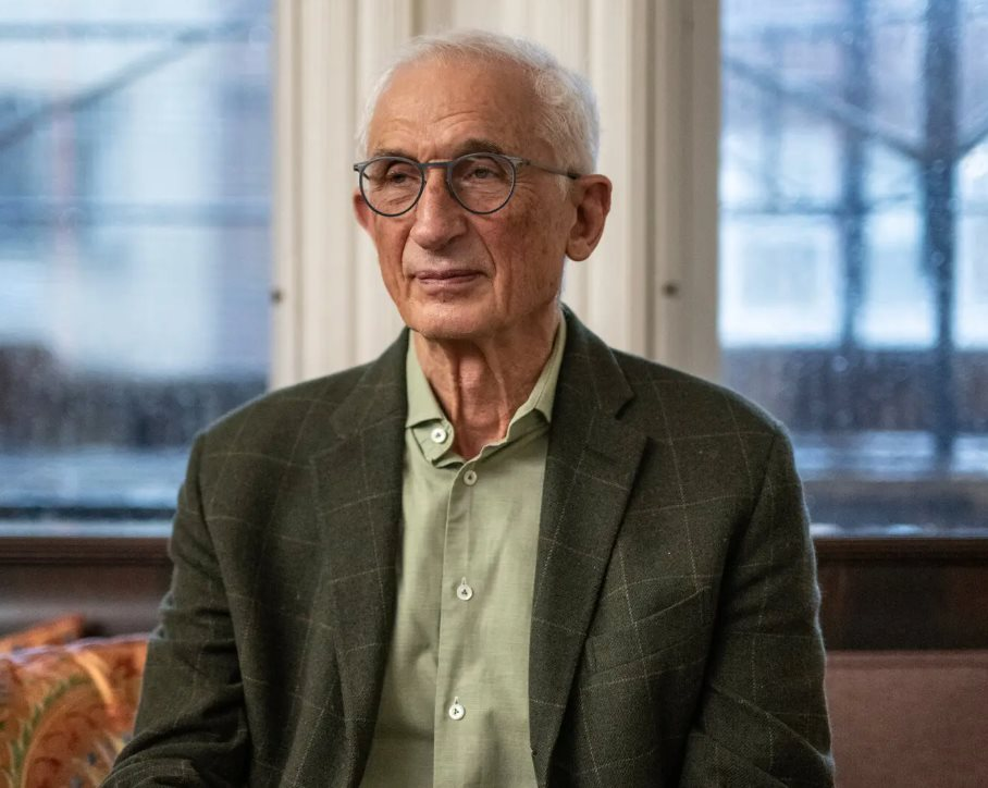 Cụ ông bị lừa chuyển khoản 2,2 tỷ đồng sau khi tải một ứng dụng