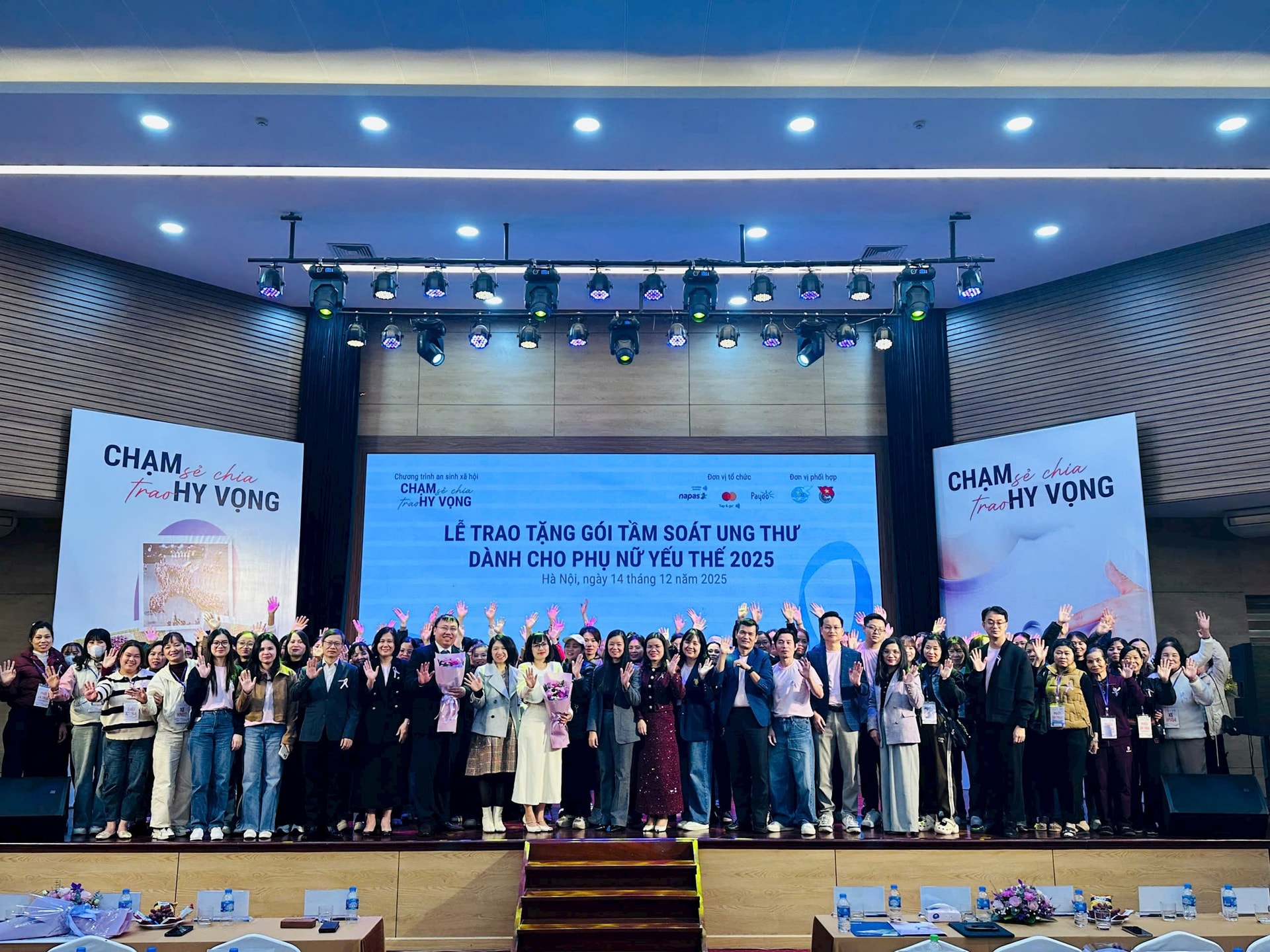 
NAPAS, Mastercard và Payoo tài trợ hơn 4 tỷ đồng, trao tặng 2.010 suất tầm soát ung thư và tổ chức “Gian hàng 0 đồng” cho phụ nữ yếu thế