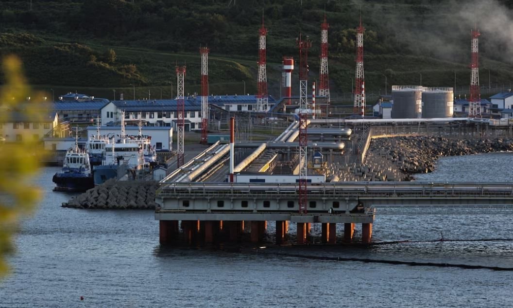 Thị trường ngày 16/12: Vàng áp sát đỉnh lịch sử, dầu tiếp tục giảm sâu, quặng sắt chạm đáy 5 tháng.