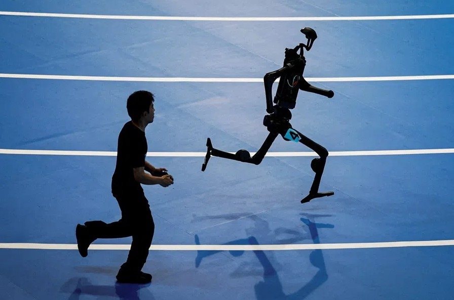 Robot hình người Trung Quốc thiếu ứng dụng thực tế: Liệu một bong bóng tương tự xe điện có lặp lại?