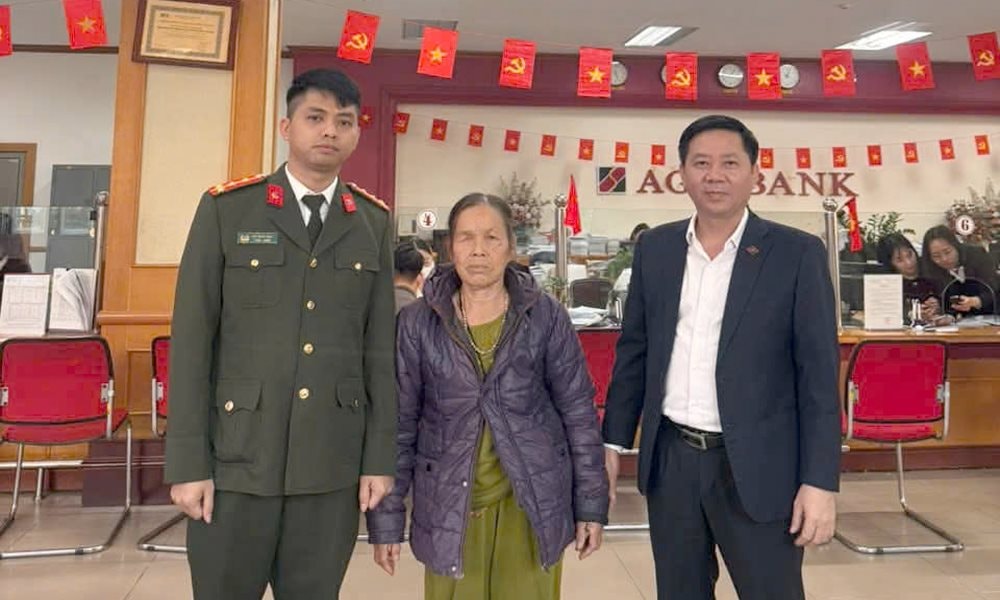 Người phụ nữ SN 1951 đến Agribank chuyển khoản 500 triệu đồng nhưng cán bộ không thực hiện giao dịch, báo công an kiểm tra
